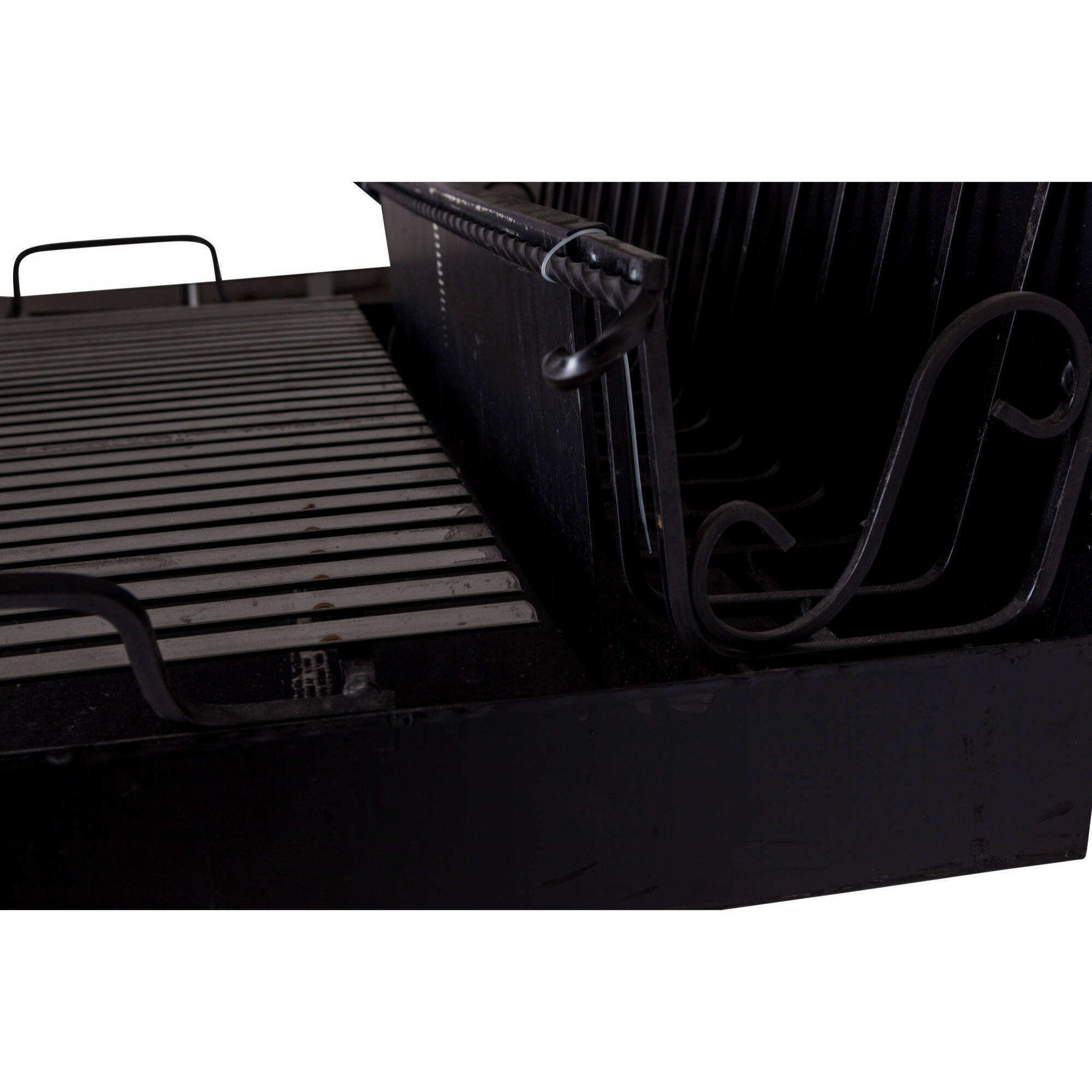 Barbecue a legna su ruote, Made in Italy, colore Nero e rosso, cm 110 x 80 x h104