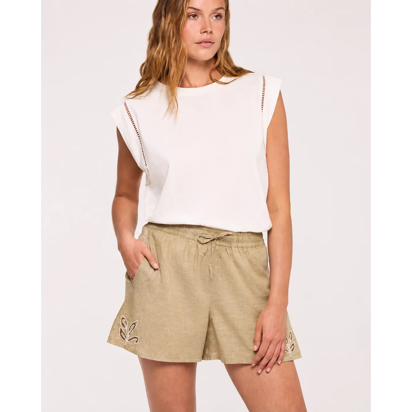 Short Detalle Bordado Caqui - Shorela