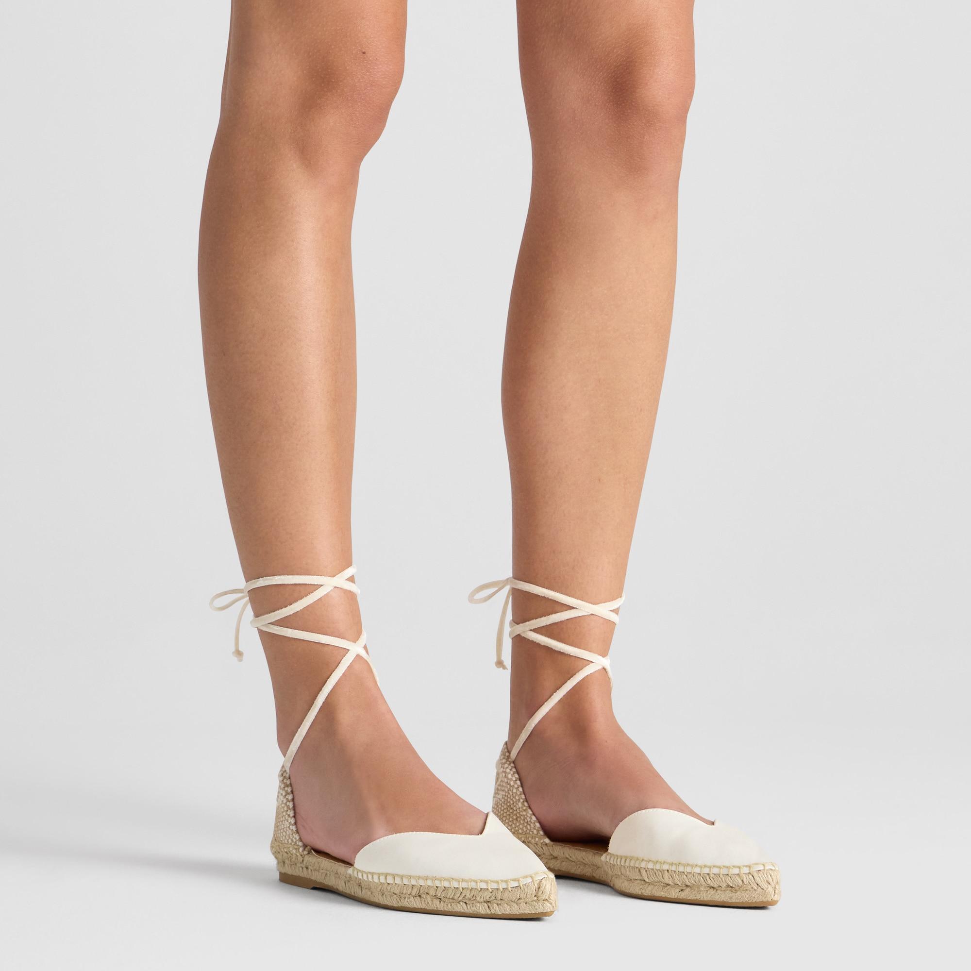 Alpargata plana Brava en raso con cordones de terciopelo y punta afilada