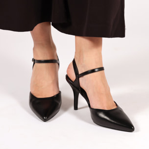 Sandali in simil pelle verniciata con tacco