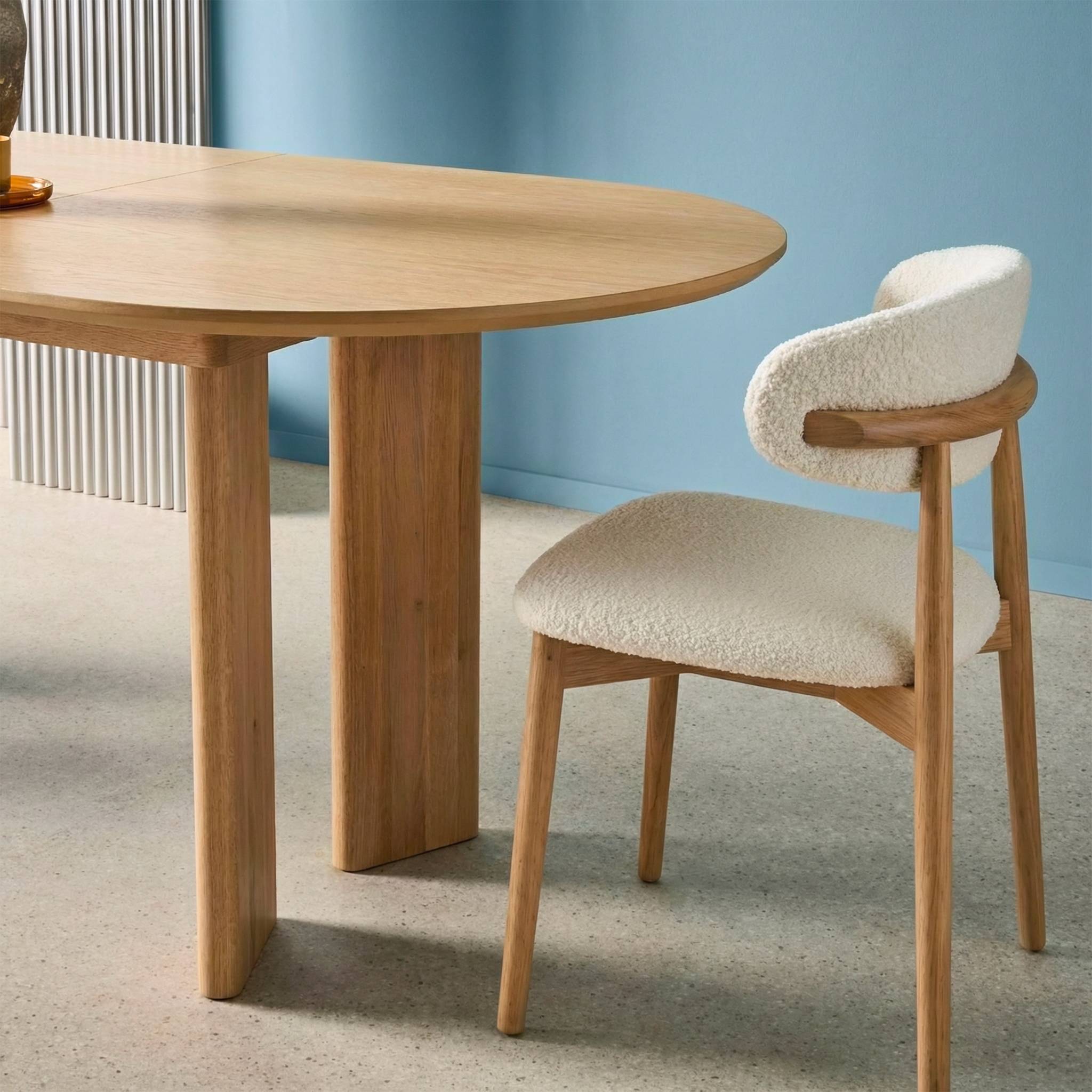 Table à manger oblongue extensible bois d'hévéa et placage chêne 6-8 places ALBANE