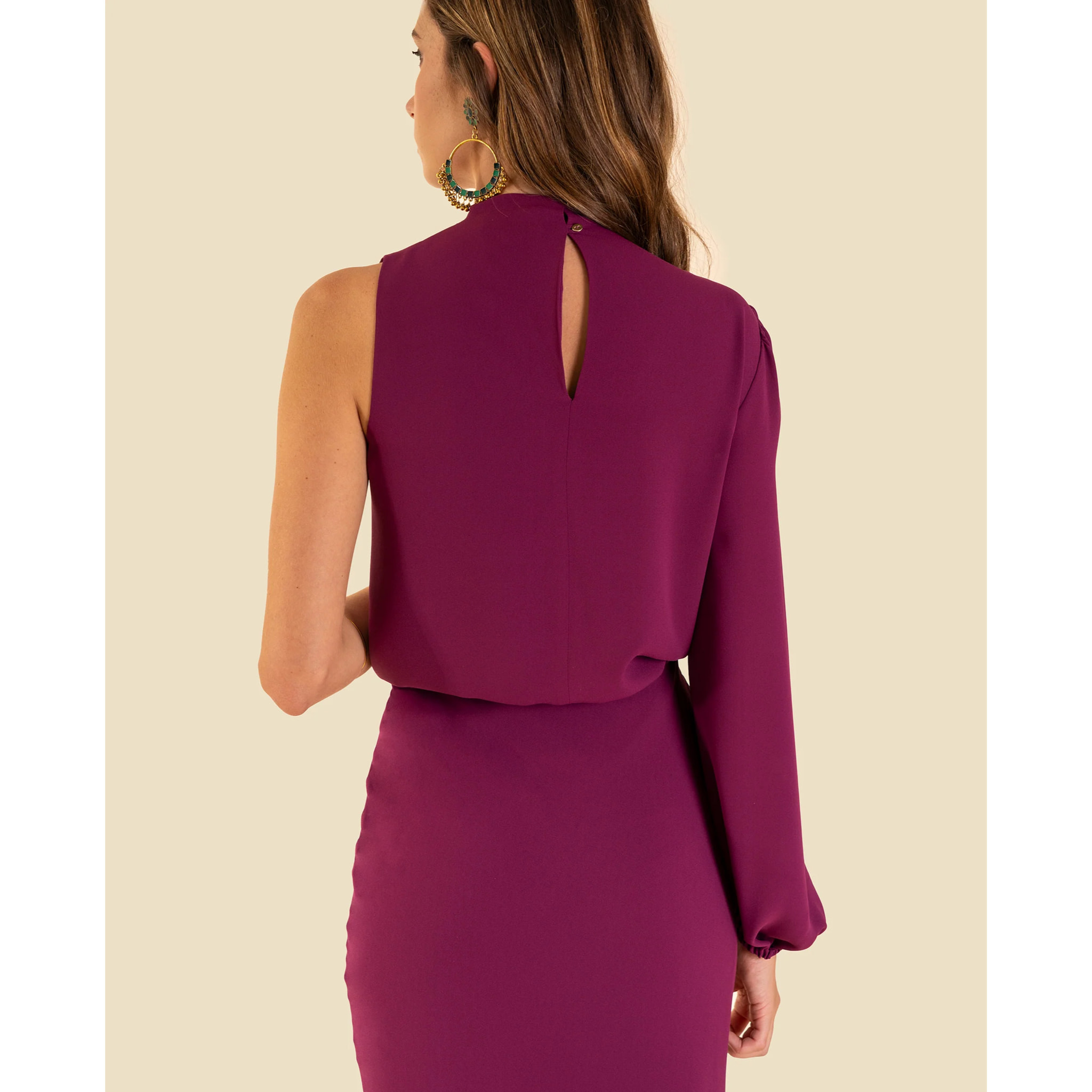 Blusa de mujer asimétrica con cuello alto