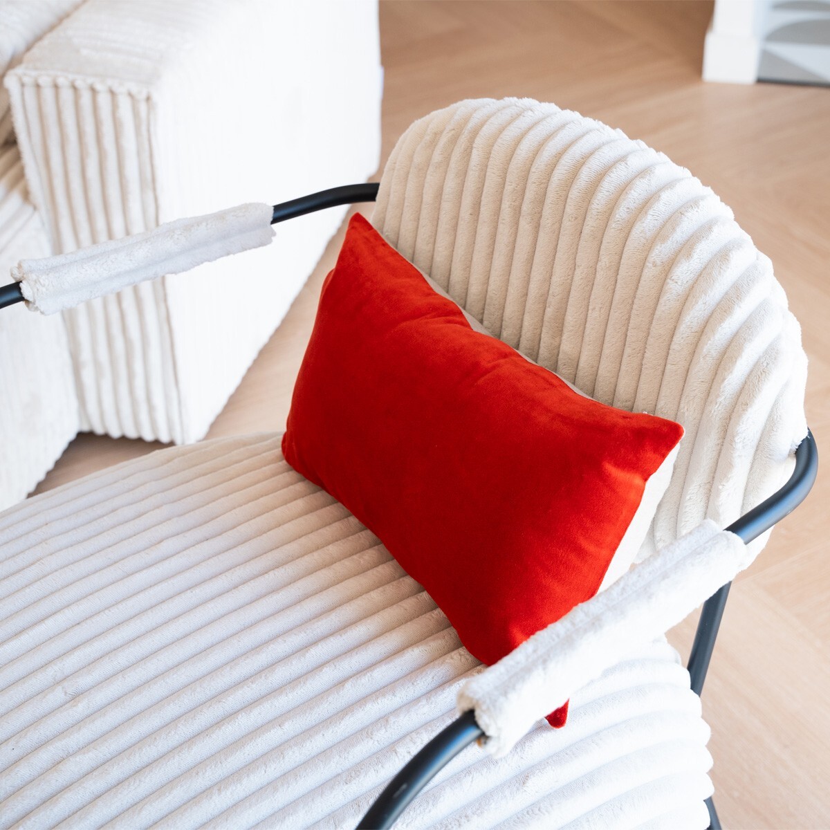 Fauteuil en velours côtelé et piètement noir - LEON