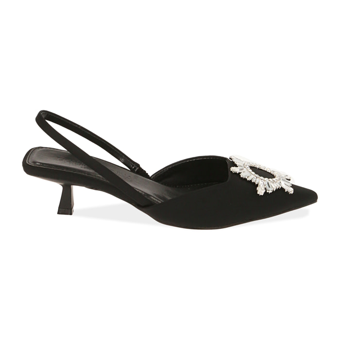 Zapatos destalonados de lycra negra, tacón de 4,5 cm.