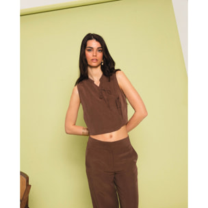 Blusa con cuello mao y lazada lateral