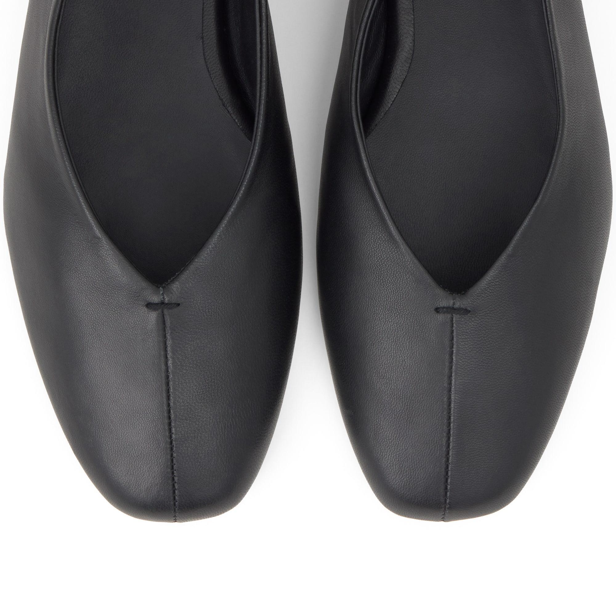 Bailarina plana Sybil en napa con cierre de cintas