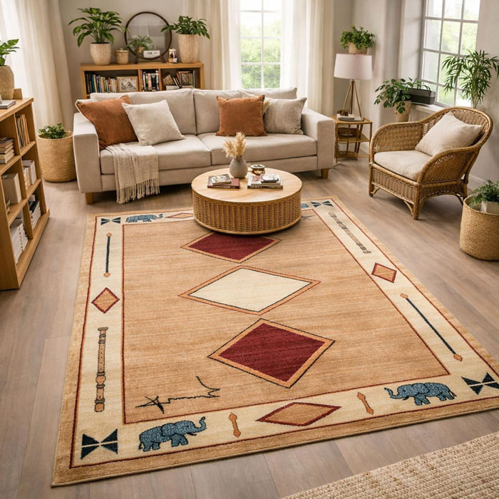 Tapis Tevu rouge et beige aux motifs géométriques d'inspiration Kazak