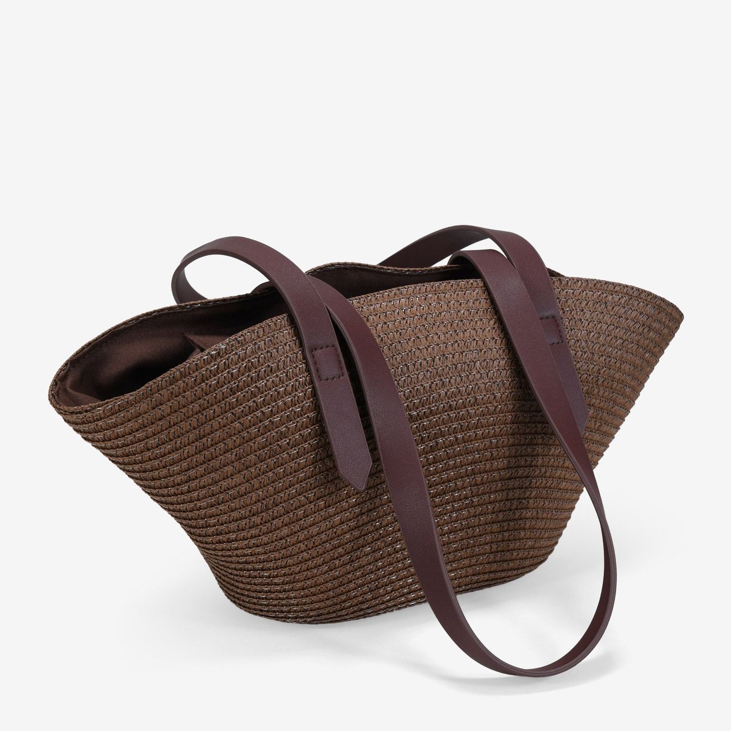 Bolso capazo marrón en rafia con charm de flor