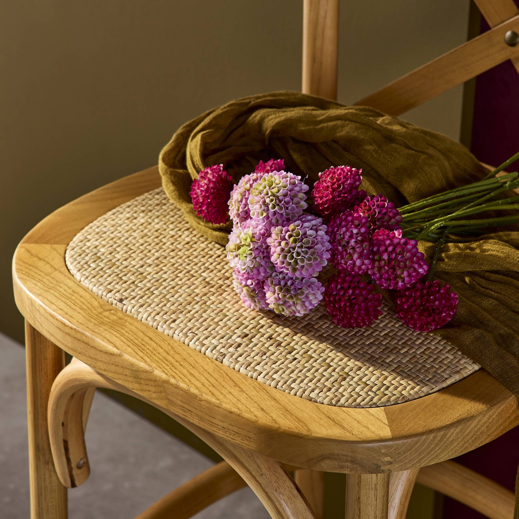 Tabouret de bar bistrot vintage en bois naturel avec repose-pieds