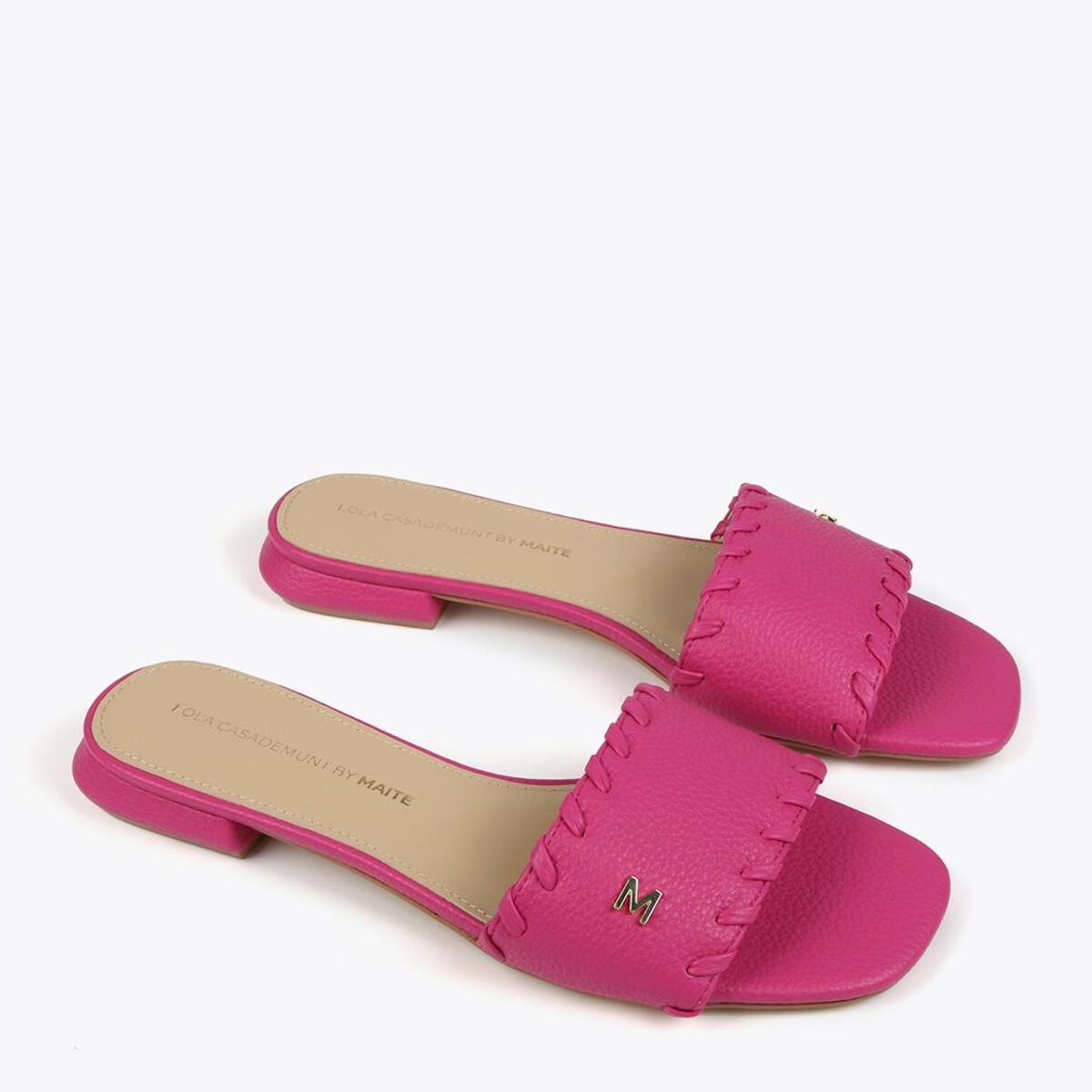 Sandali a ciabattina con dettaglio intrecciato