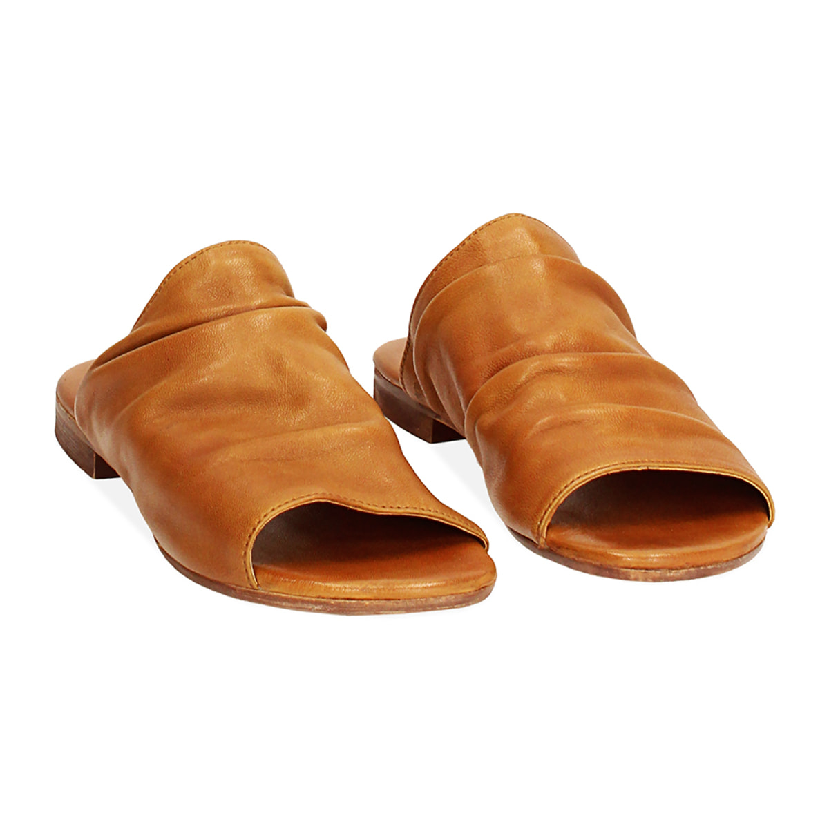Sandalias planas cognac en piel
