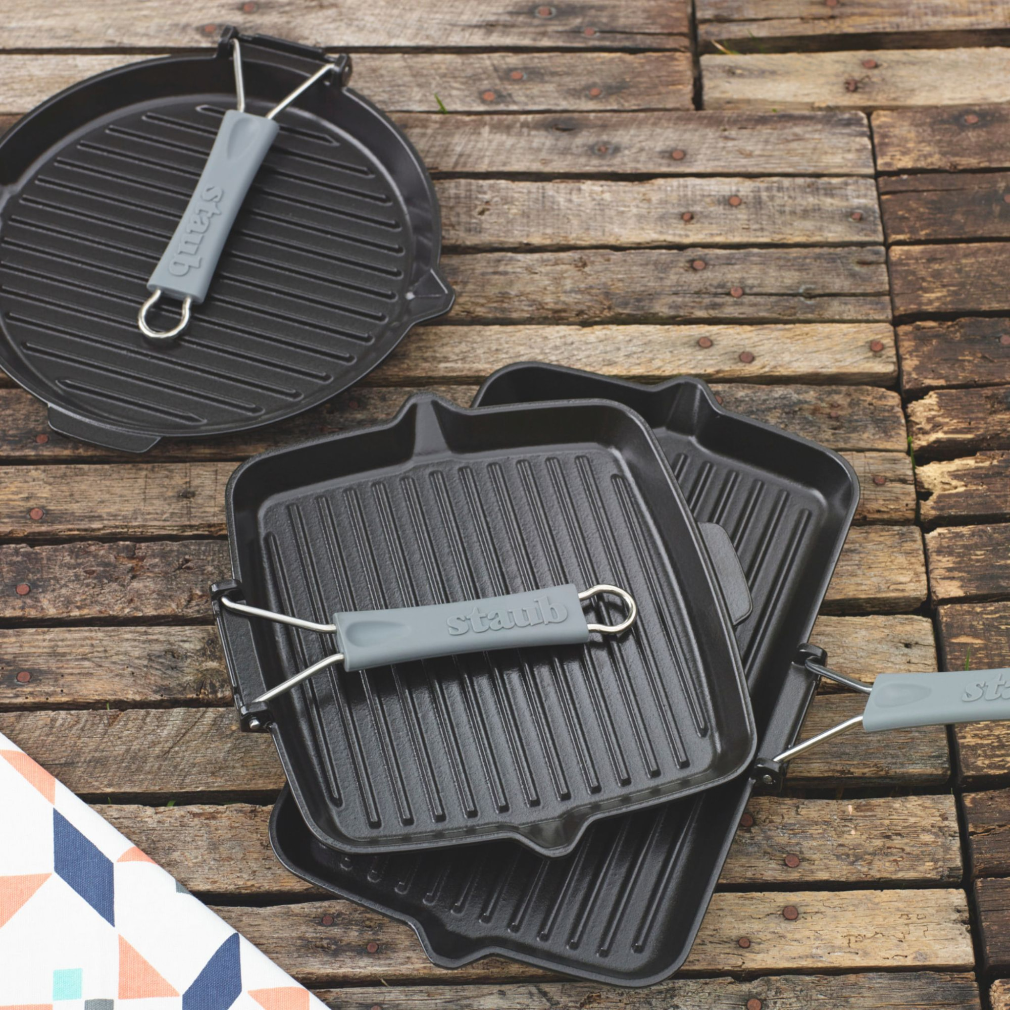 Gril en Fonte Staub, Carré,  24 cm, manche silicone, Noir Mat