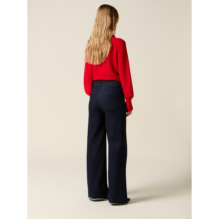 Oltre - Jeans acampanados azul rinse con parche decorativo - Azul