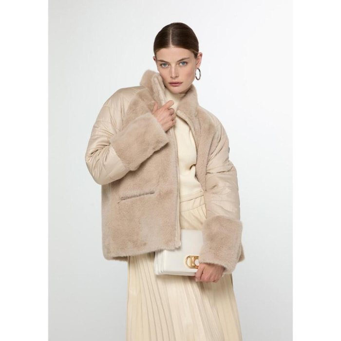 Cappotto combinato di piume di pelliccia