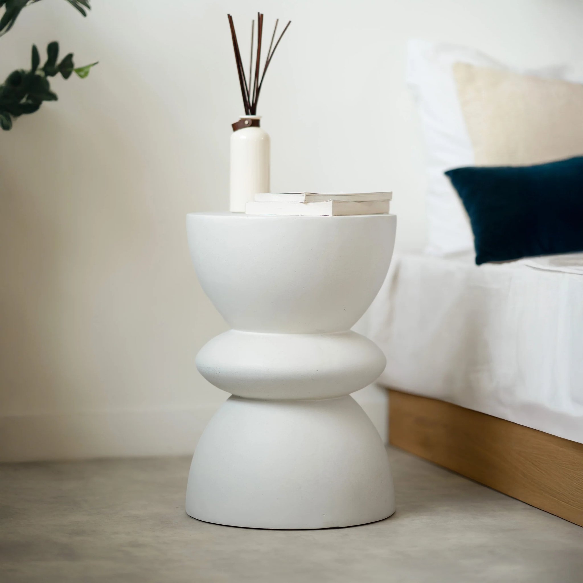Table d'appoint ronde en béton blanc D35 cm - Maupiti