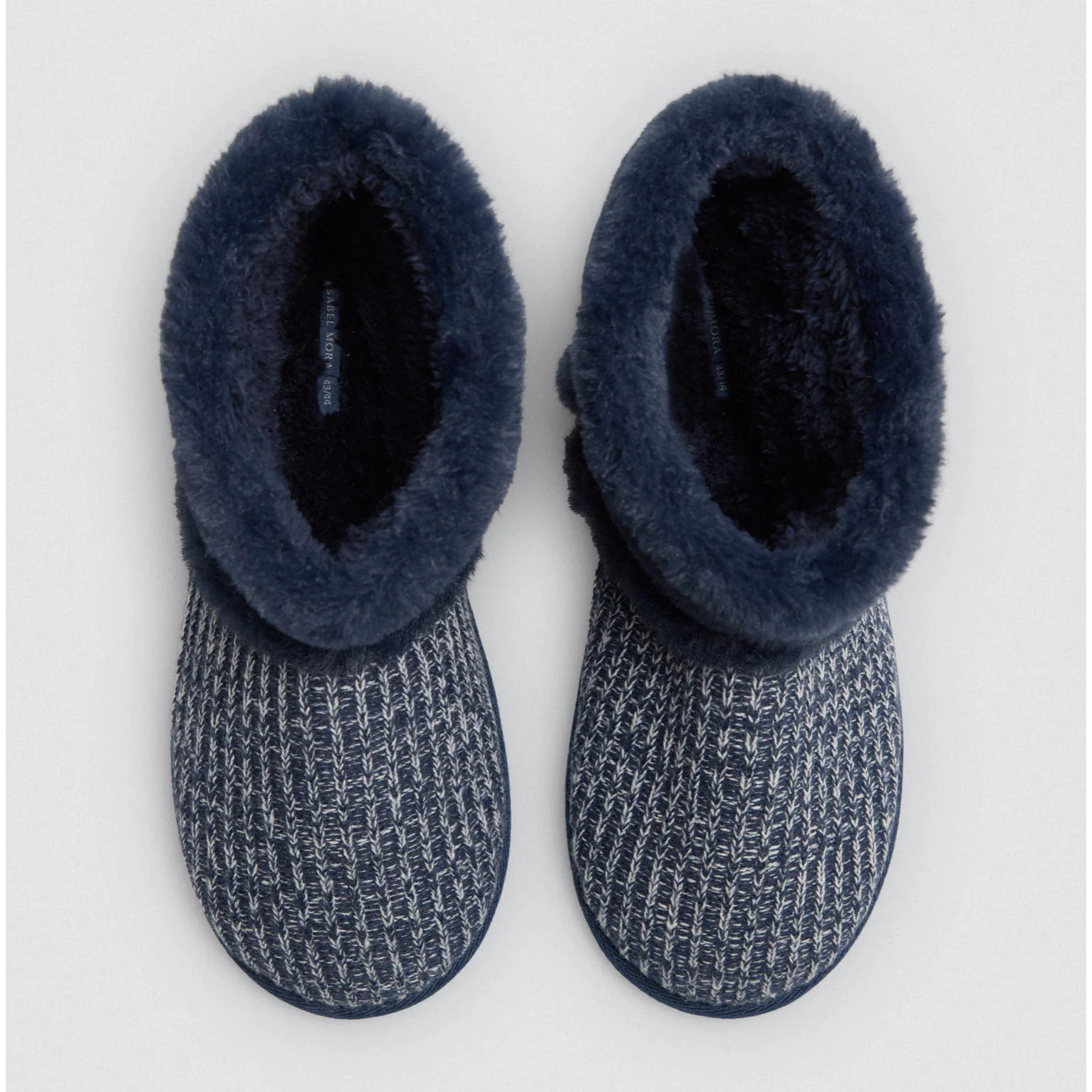 Stivali da casa con una combinazione di maglia e pelliccia