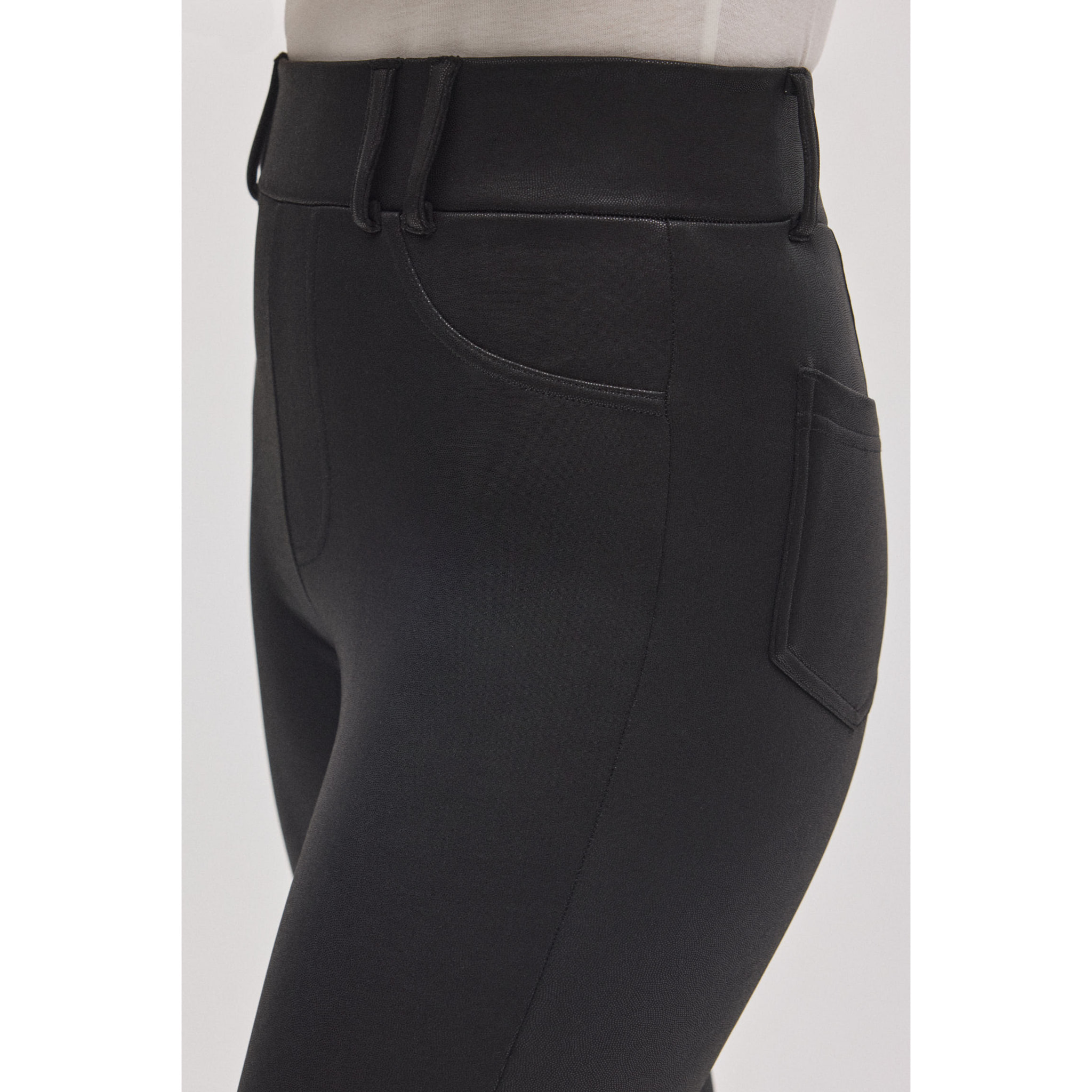 Pantaloni termici neri attillati effetto pelle elasticizzata