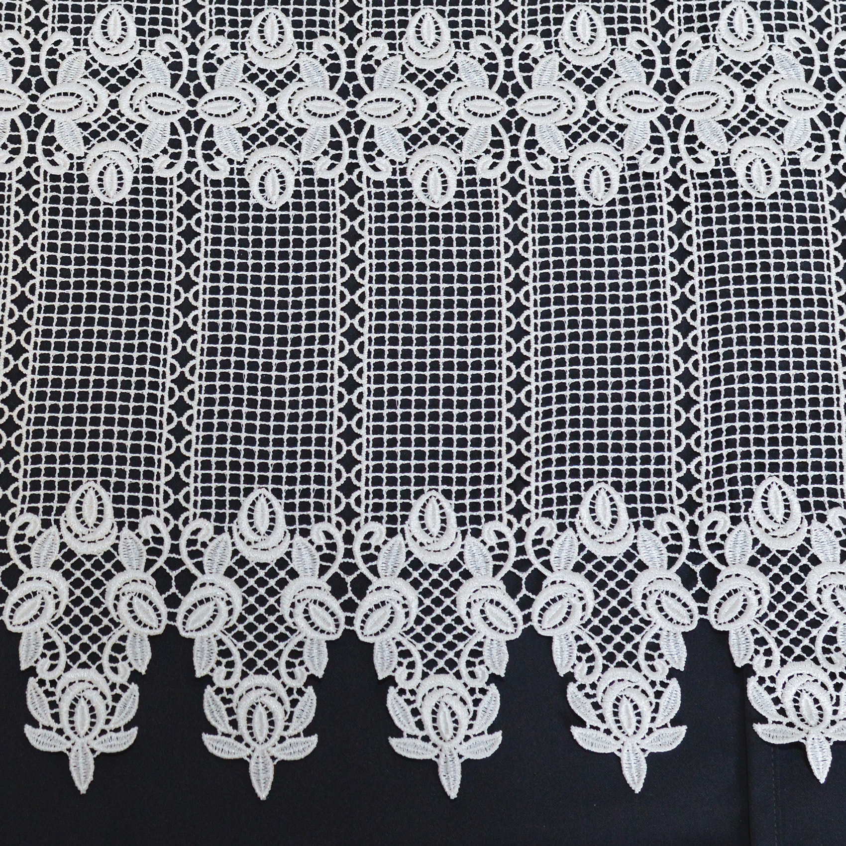 Brise bise en macramé au style ornemental - Blanc