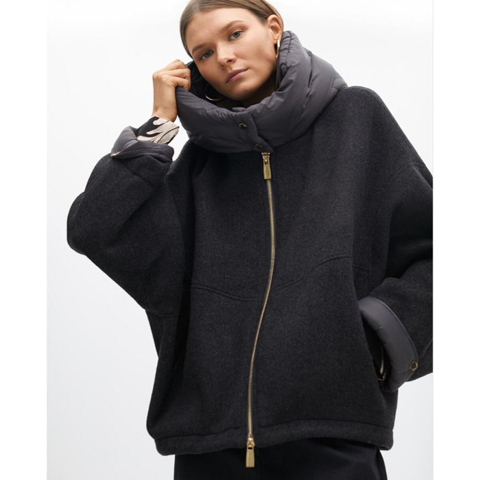 Cappotto Corto Bimateriale con Cappuccio