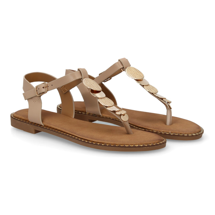 Sandalia de dedo con decoración en el empeine