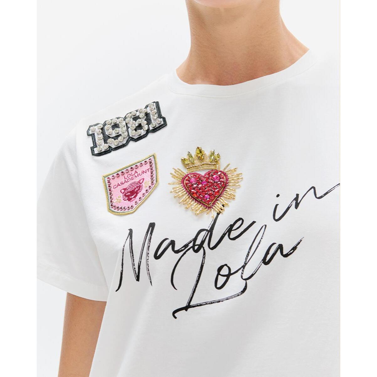T-shirt girocollo con spacchi laterali, grafica "made in lola" con toppe