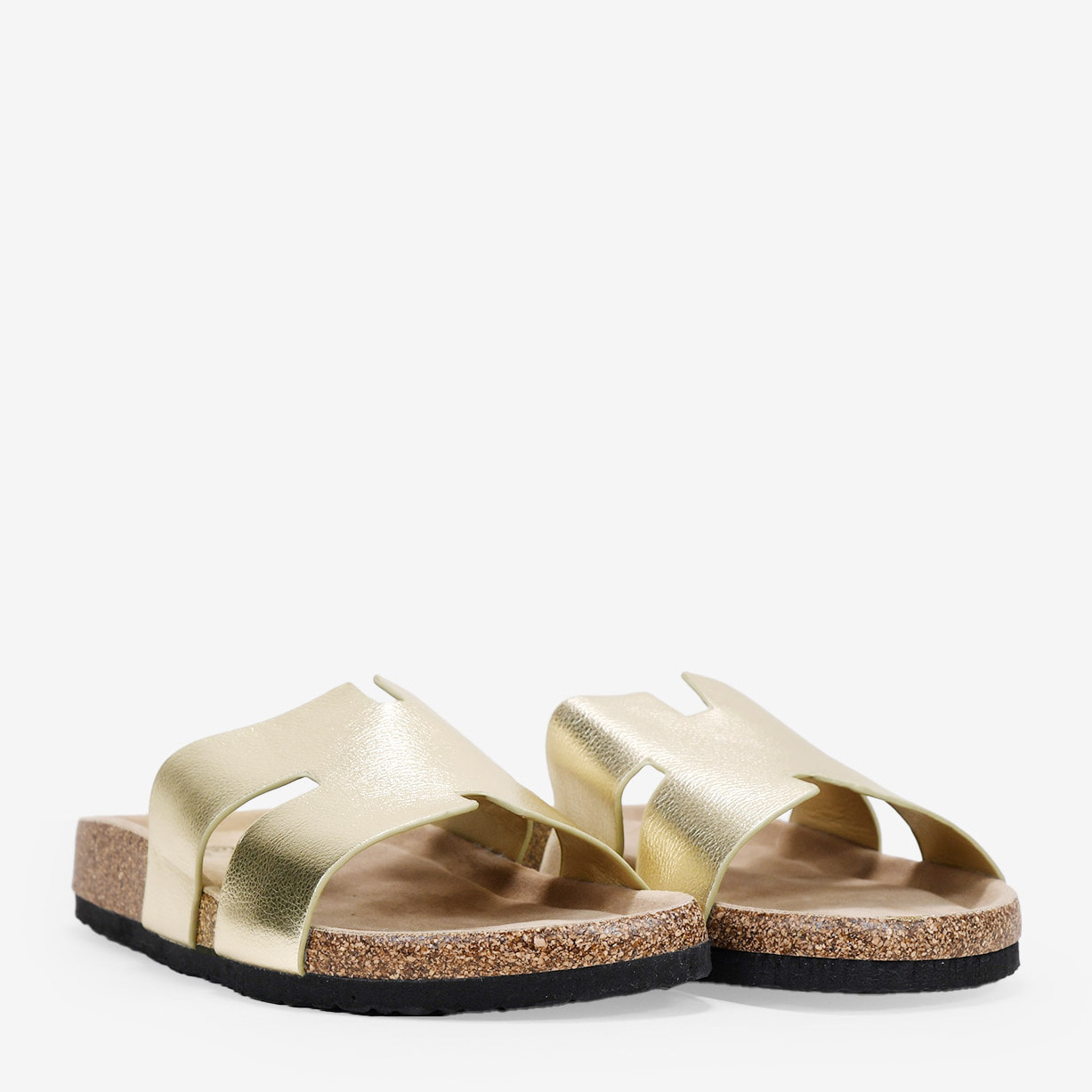 Sandalias planas doradas con suela de corcho