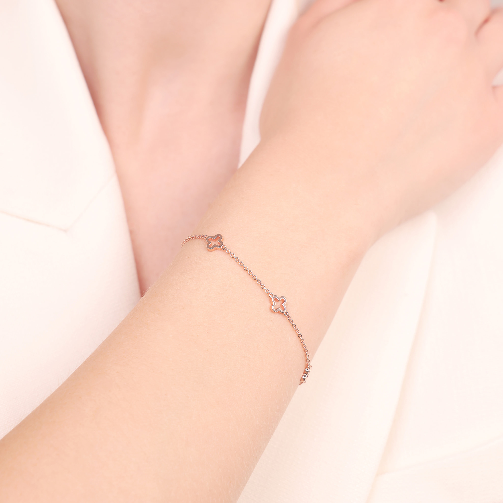 Collana con Ciondoli a Quadrifoglio Traforati