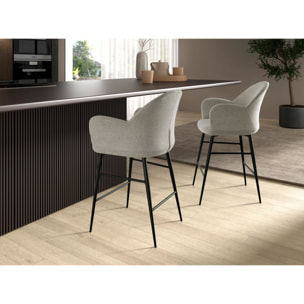 Taburete Angel Cerdá con reposabrazos con asiento y respaldo tapizados en tel gris claro patas de acero inoxidable en epoxi negro 56x55x96cm