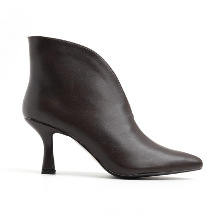 Tronchetto con spacco a V e tacco a rocchetto - MARRONE