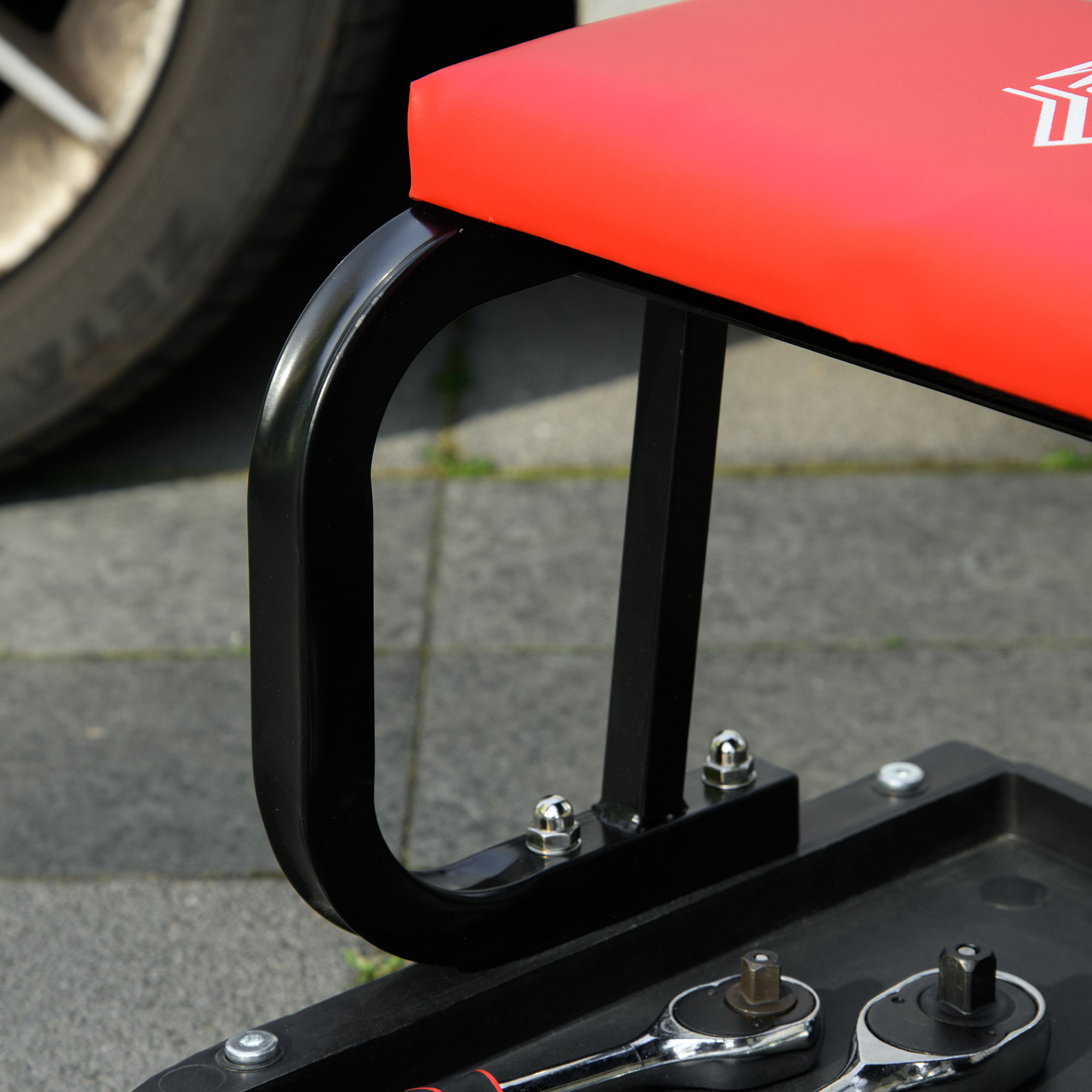 Taburete de Taller Móvil con Ruedas, Asiento Taburete para Mecánico con Bandeja para Herramientas y Estructura de Acero, Carga 100 kg, para Garaje, Reparación de Coches, Rojo