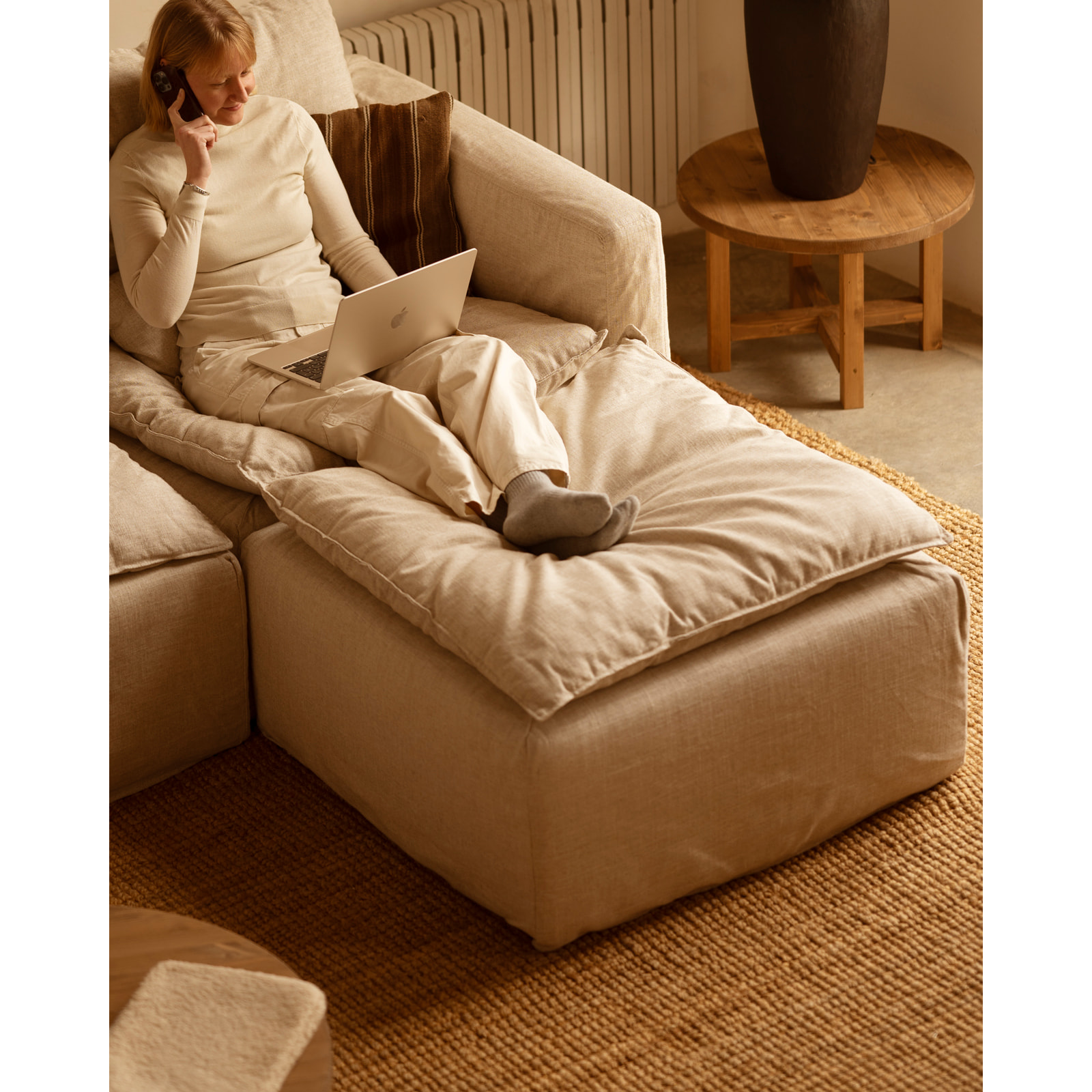 Pouf en coton et lin déhoussable ton beige de 89x87cm Hauteur: 54 Longueur: 89 Largeur: 87