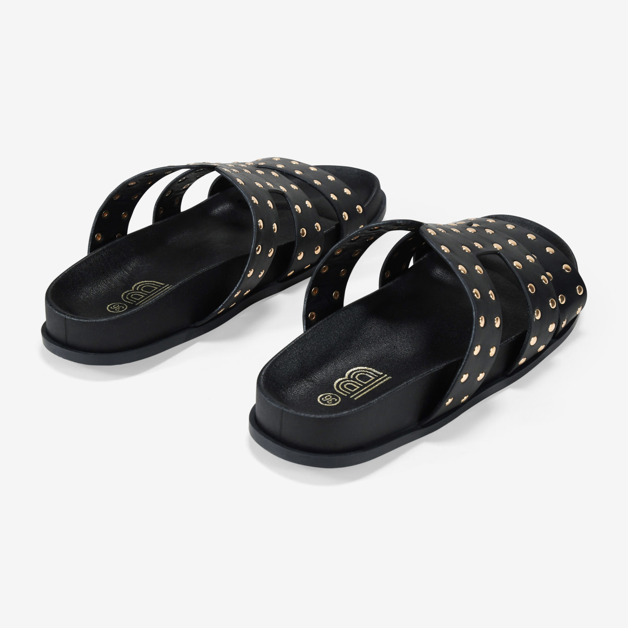 Sandalias planas negras con tachas