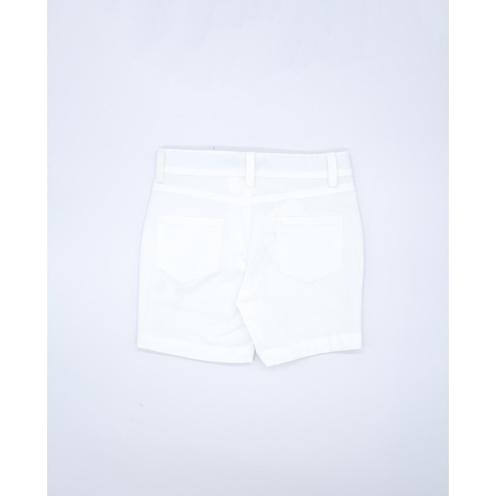 Bermuda de sarga cruda, con bolsillos y bragueta.