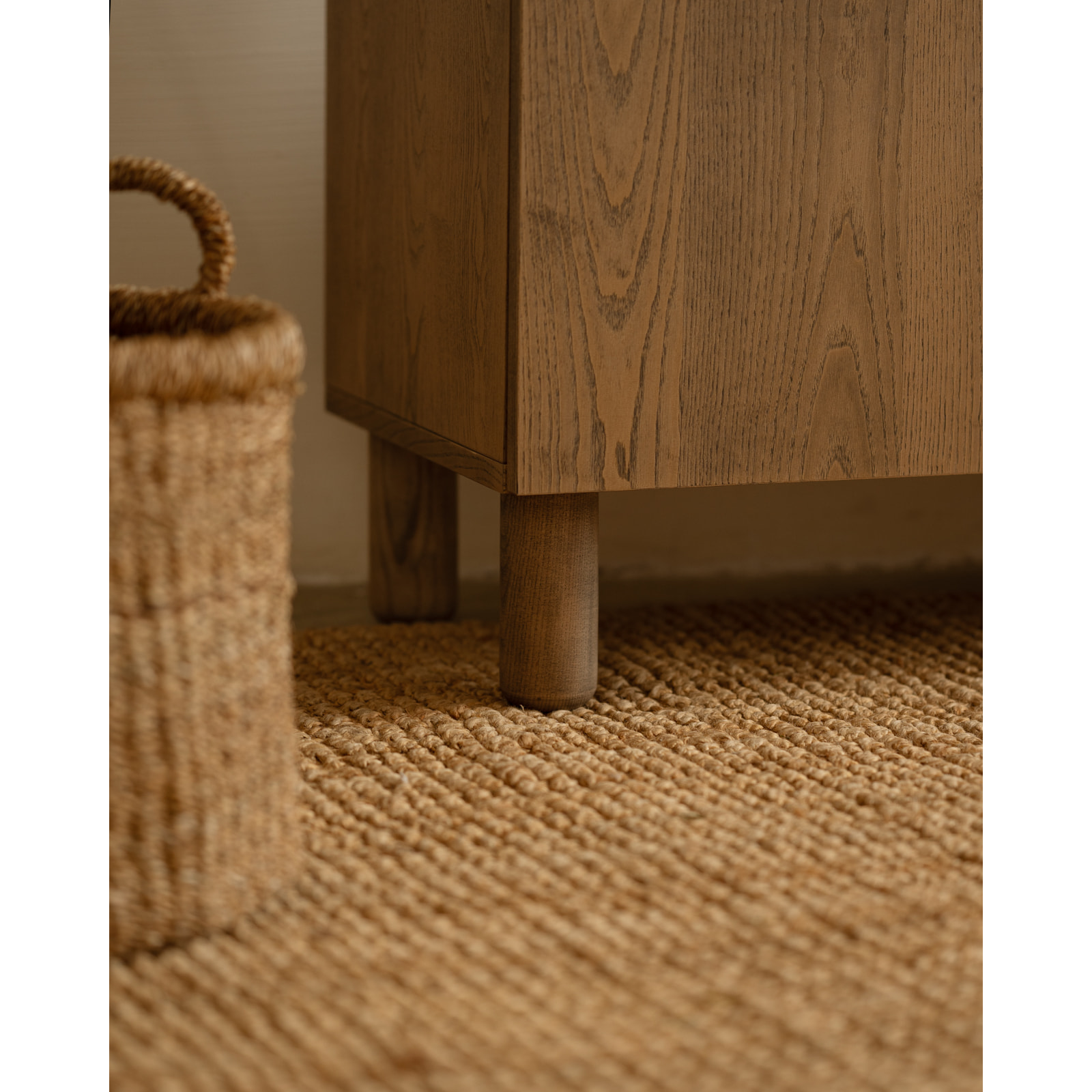 Meuble TV en bois de placage de frêne naturel en teinte noisette en différentes tailles