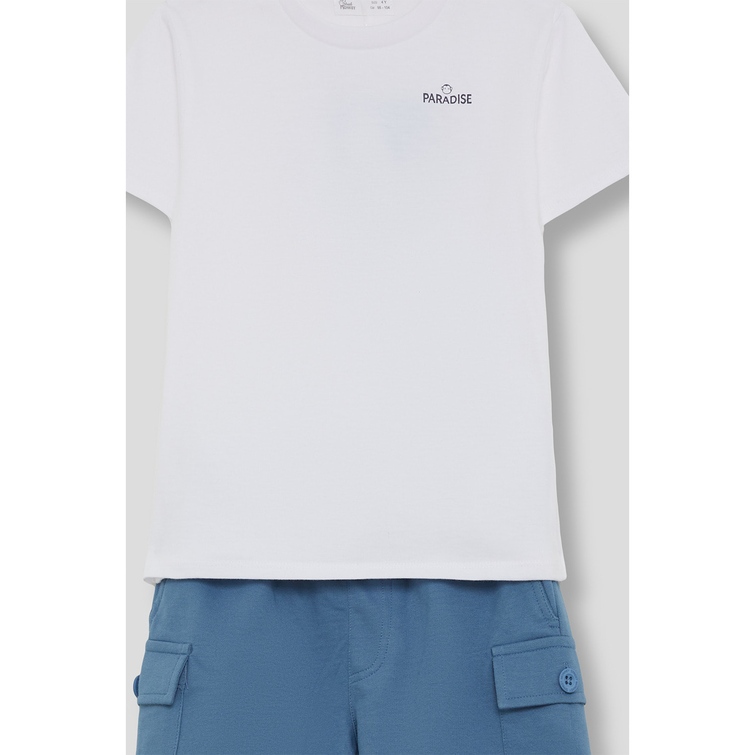 Conjunto Camiseta con Texto Paradise y Shorts Cargo con Bolsillos Laterales con Boton | Color: Azul medio | Street Monkey