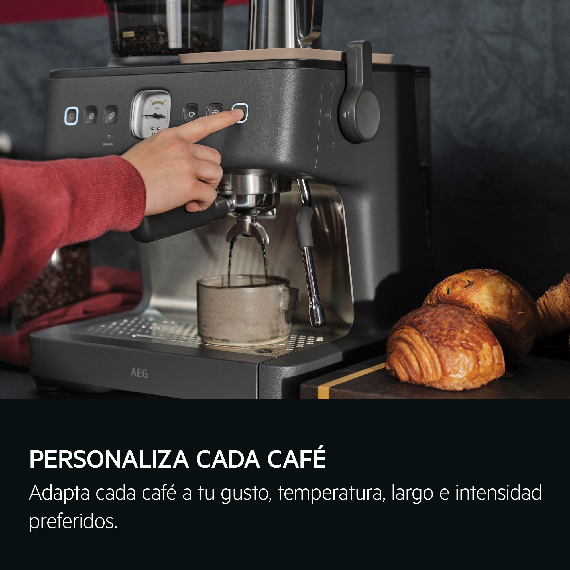 AEG Máquina de café espresso con tecnología avanzada de molido, 2200 W de potencia y 20 bares de presión EC8-1-8BP