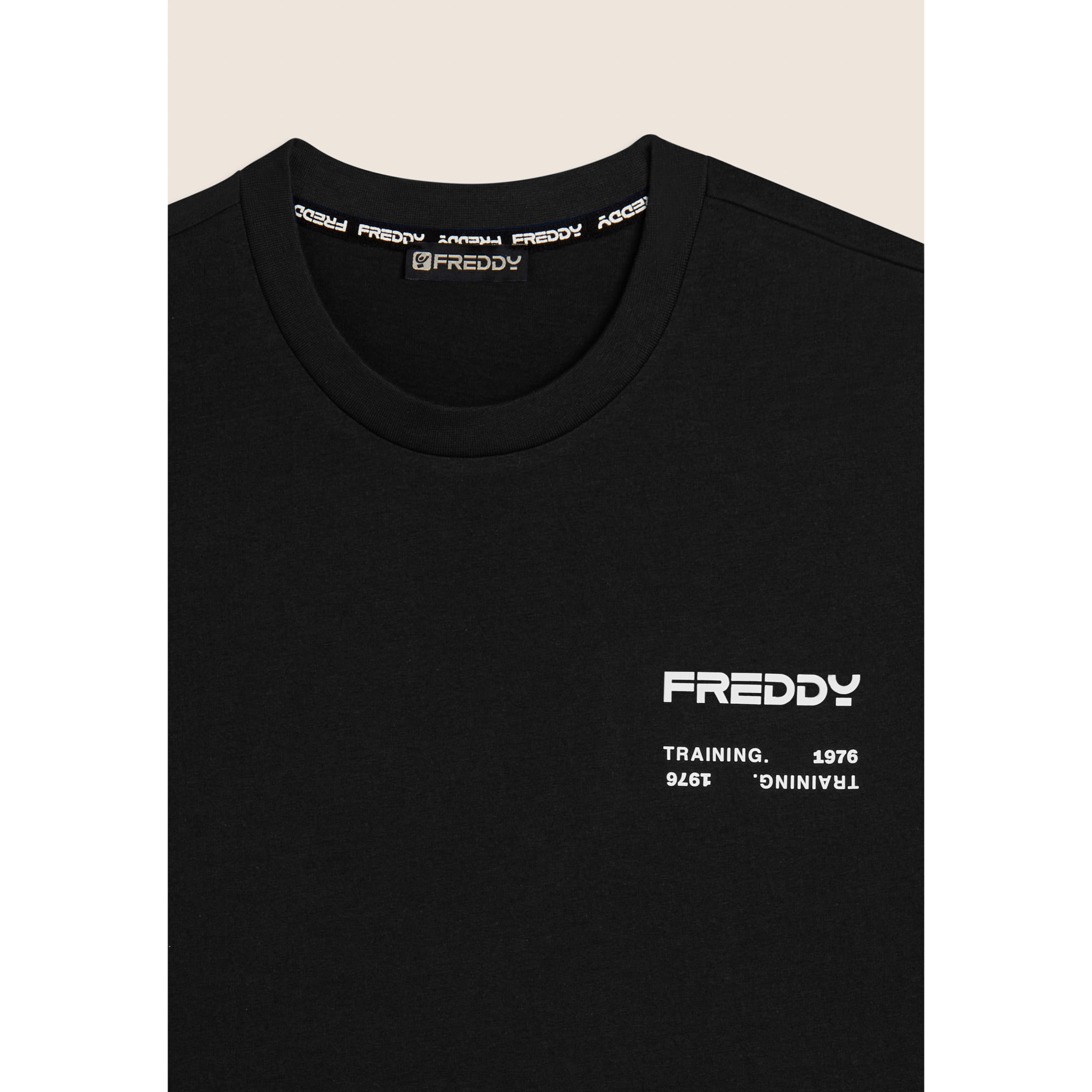 T-shirt in cotone con logo effetto gommato