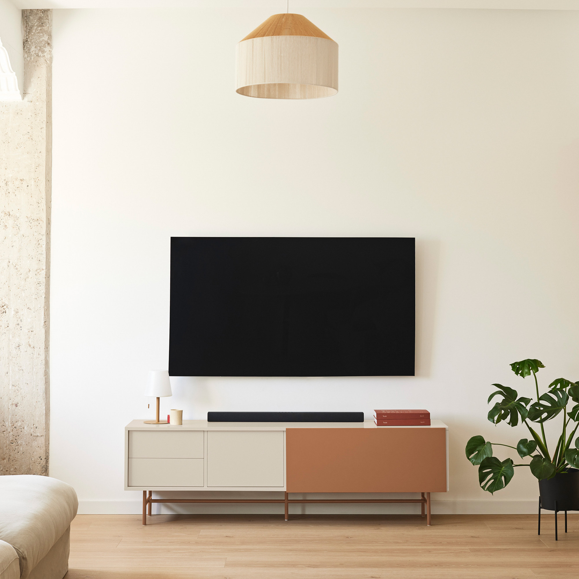 Mueble de televisión Nube 2 cajones, 1 puerta y 1 puerta corredera arena y arcilla