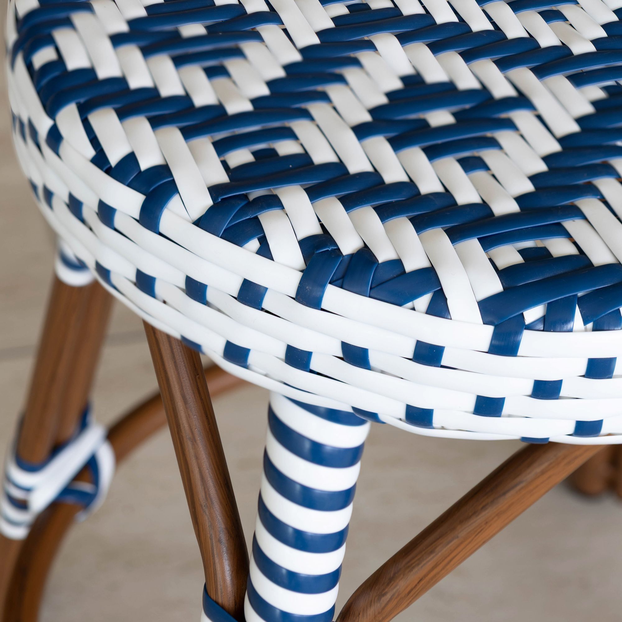 Tabouret de bar d'extérieur en textilène avec effet rotin tressé bleu SCALA