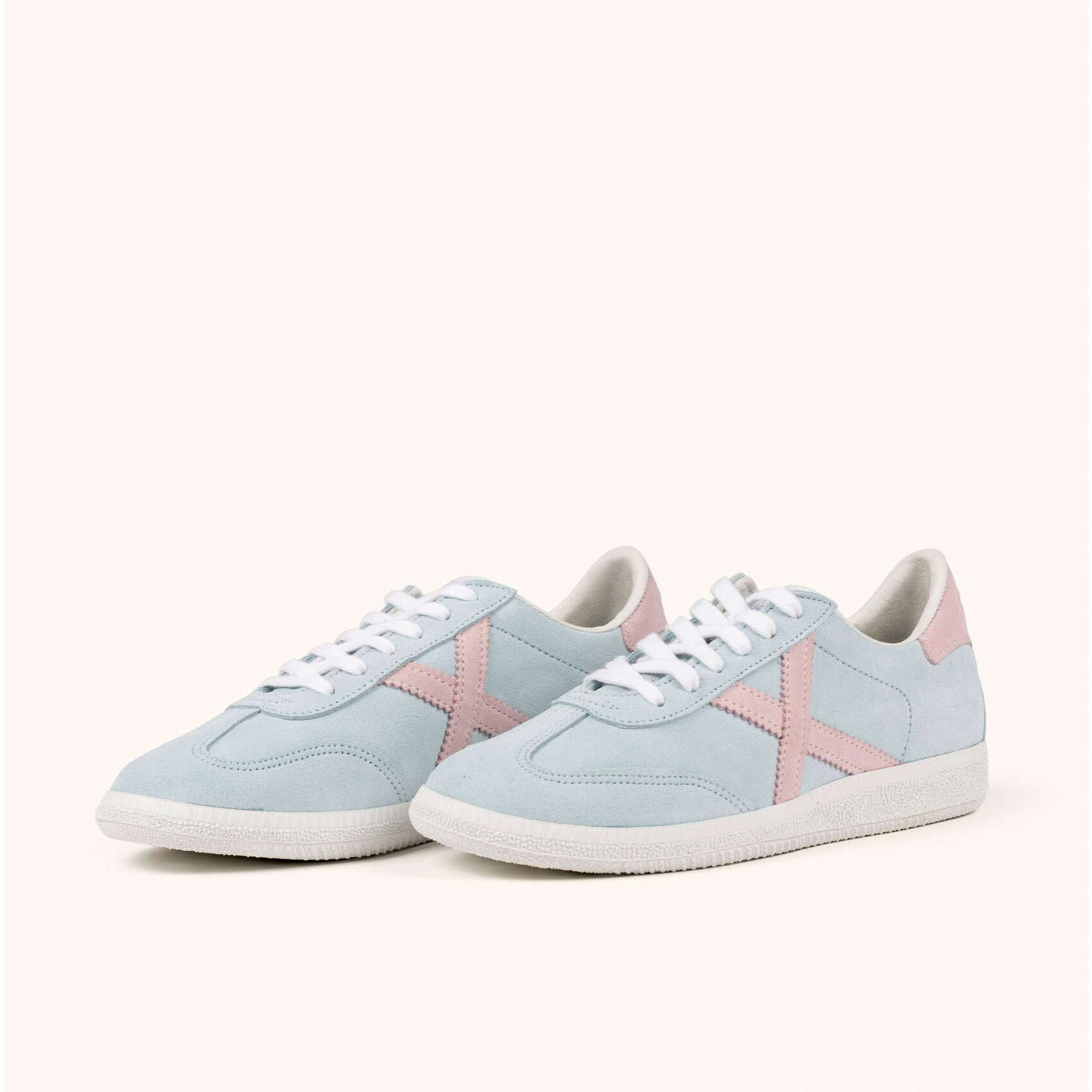 Zapatilla casual de serraje azul pastel y rosa con suela blanca MUNICH BARRU 221