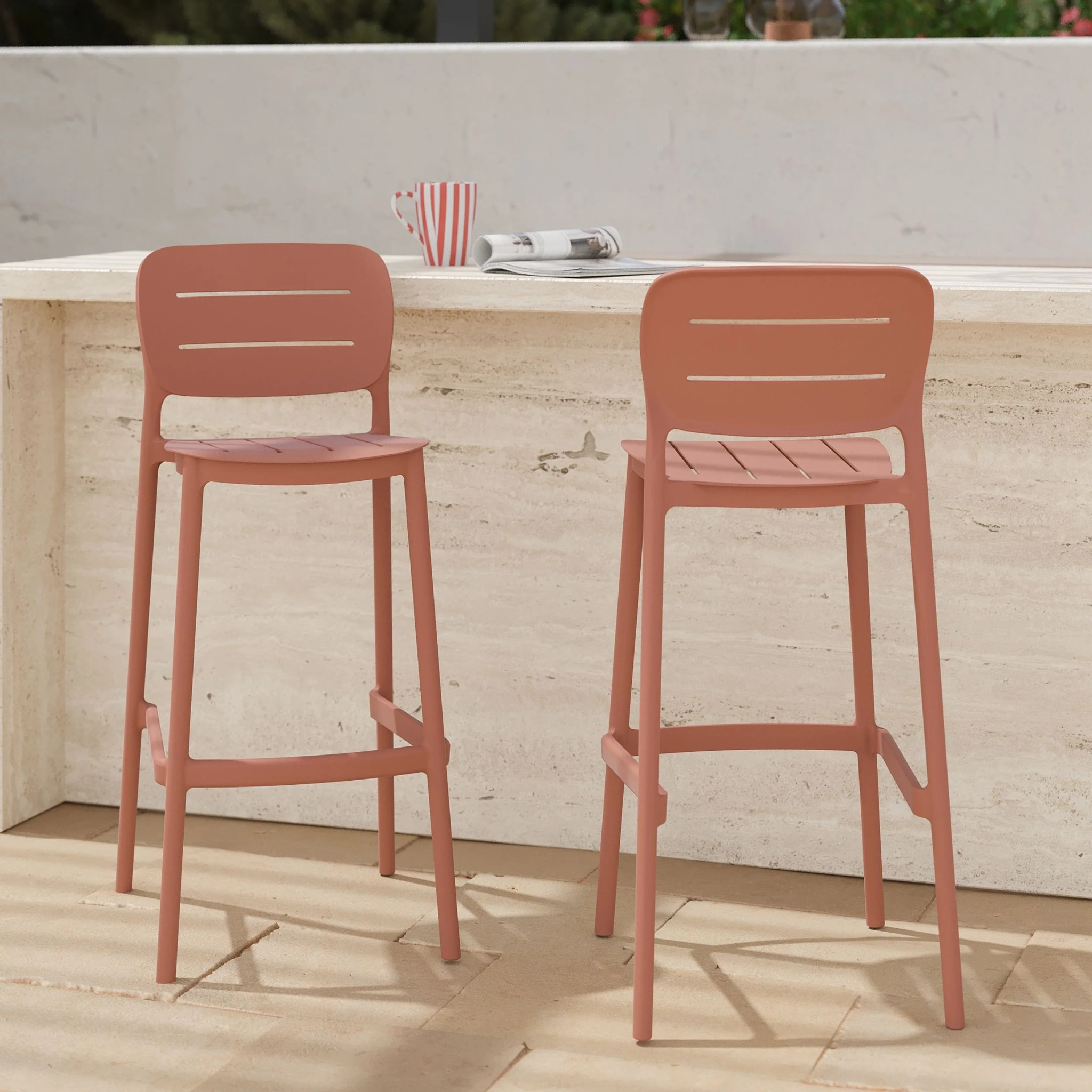 Lot de 2 chaises de bar de jardin 75 cm en plastique terracotta - Lola