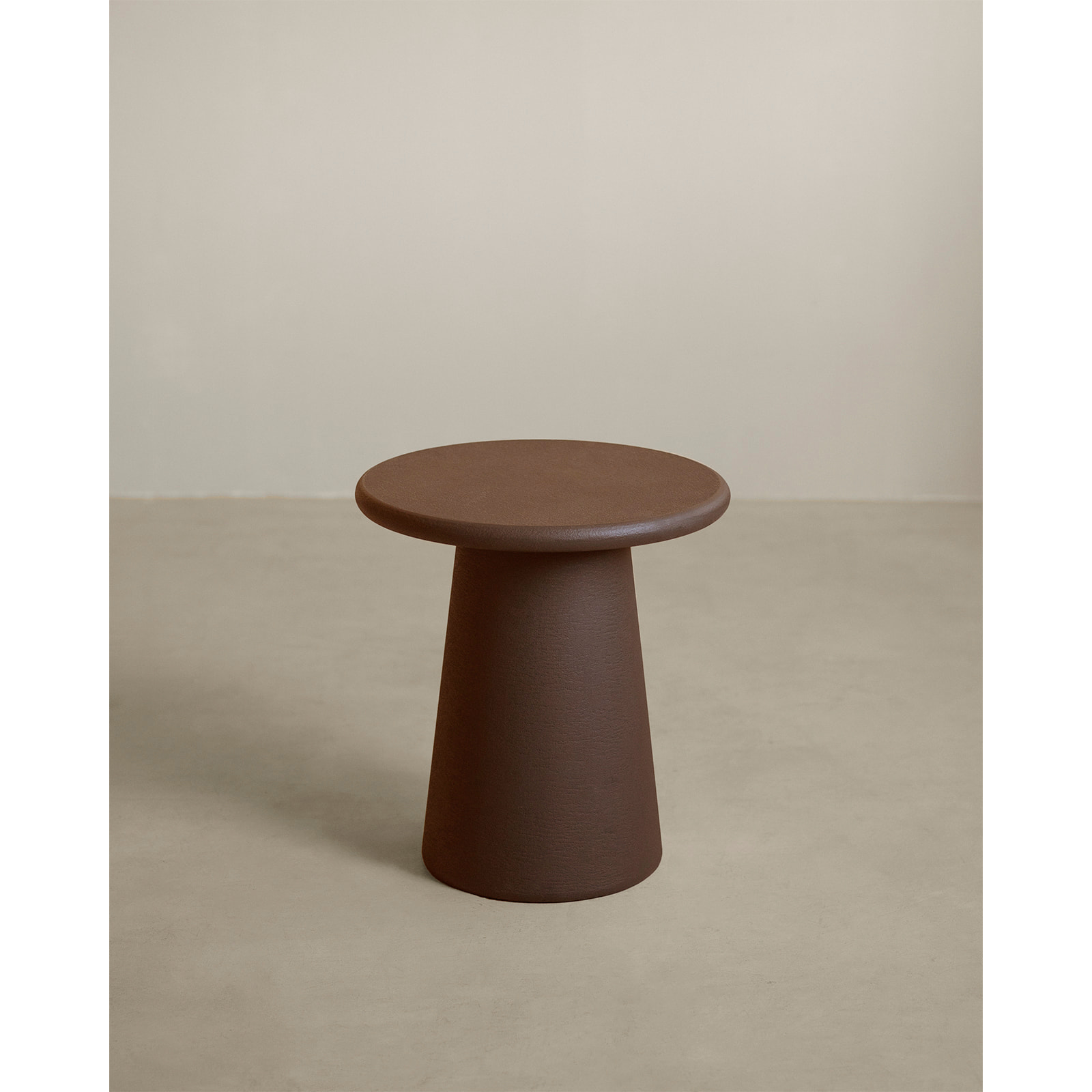 Table d'appoint ronde en microciment marron de 45x50cm Hauteur: 50 Longueur: 45 Largeur: 45