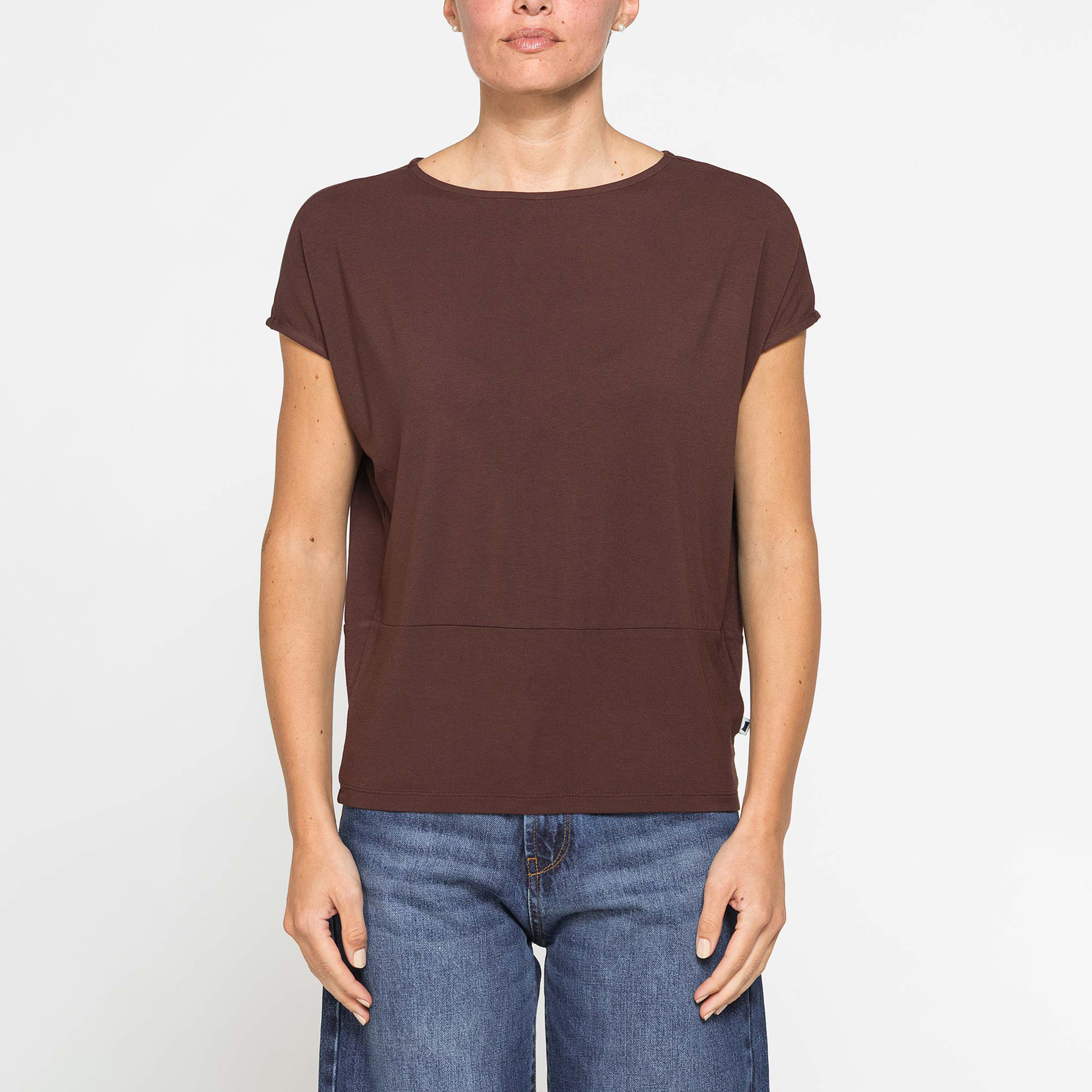 T-SHIRT IN VISCOSA CON SCOLLO A BARCHETTA