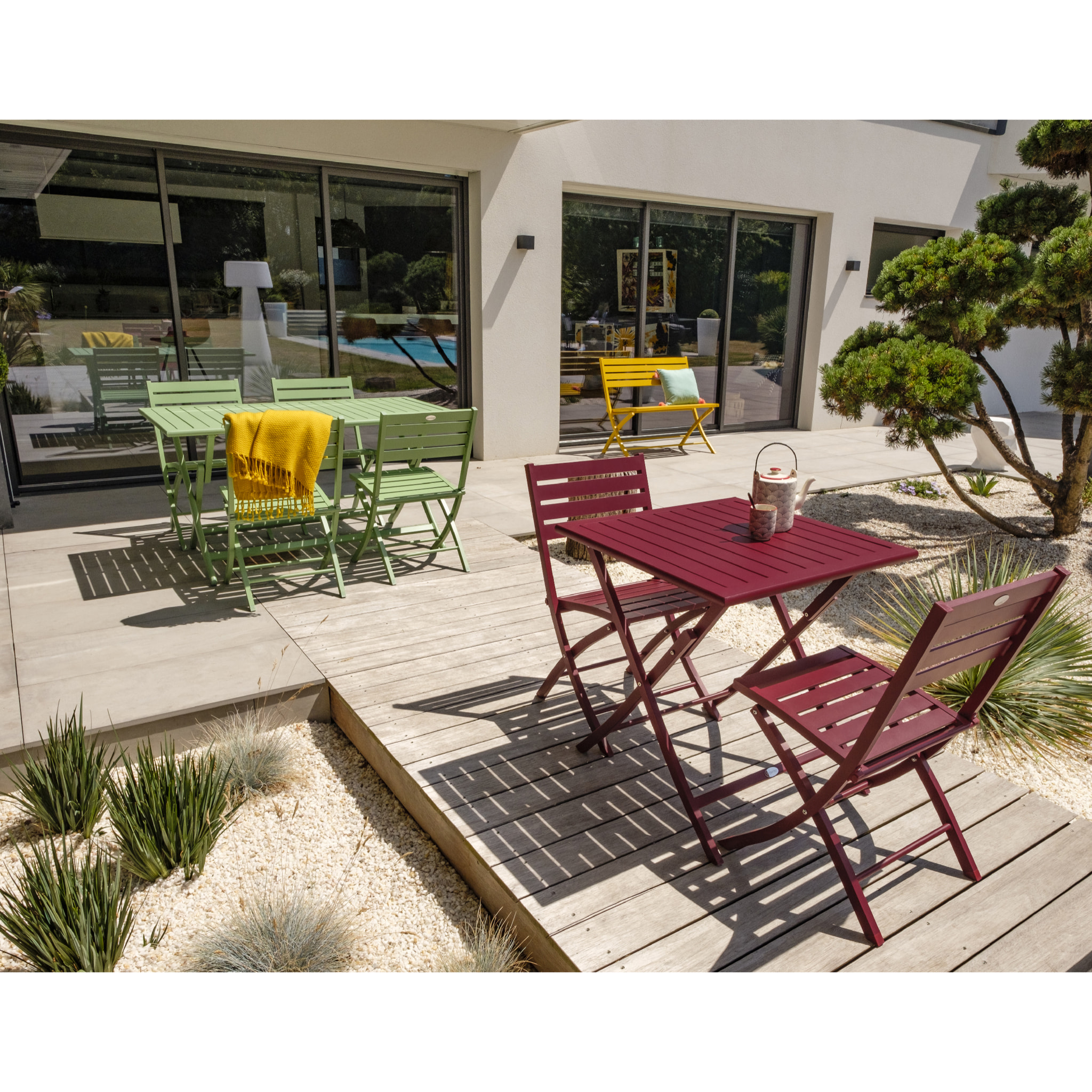 MARIUS - Ensemble repas de jardin 2 places en aluminium rouge carmin