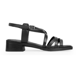 Sandalias de piel negras con tacón bajo