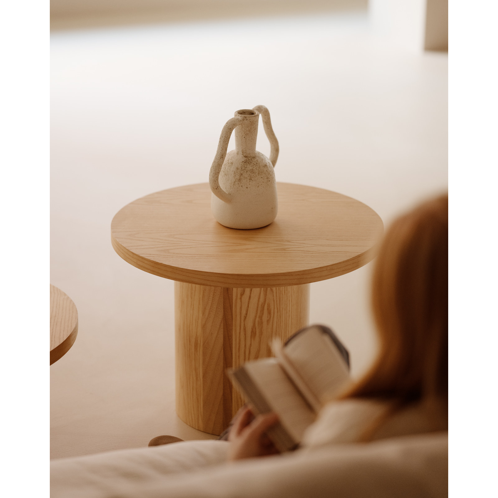 Table basse ronde en bois de frêne en différentes tailles