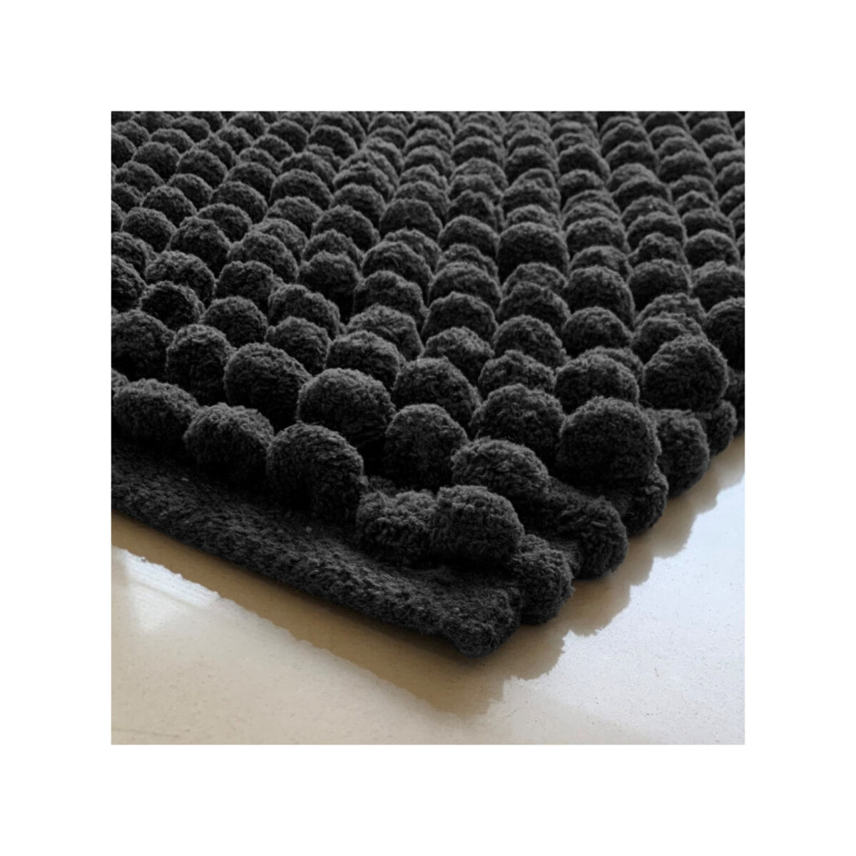 Tapis de salle de bain rectangulaire 40 x 60 cm avec pompons - 6 coloris - POP