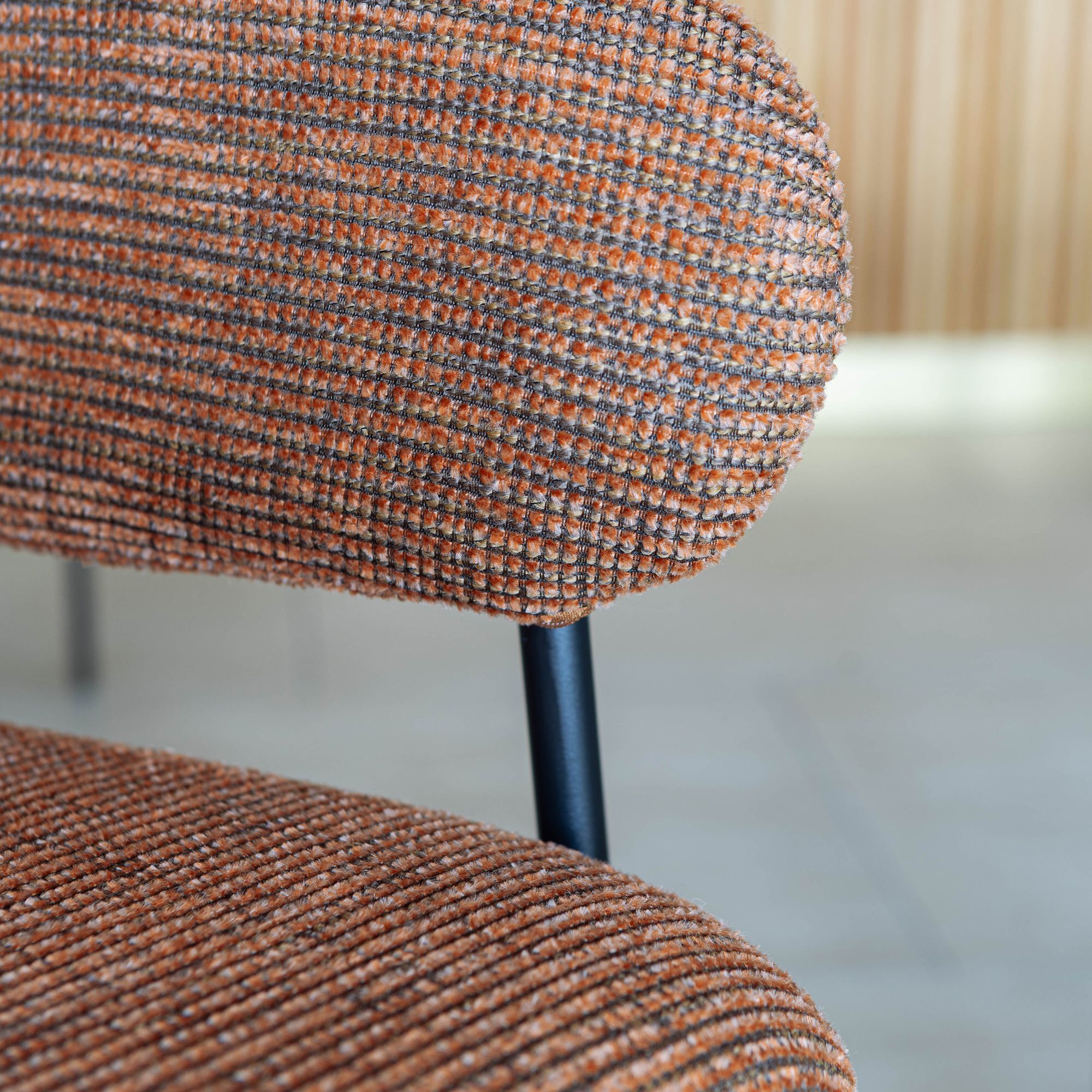 Lot de 2 fauteuils de table en tissu terracotta et pieds en métal noir EROS