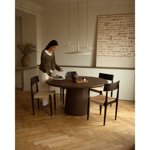 Table de salle à manger ronde en microciment ton marron en différentes tailles
