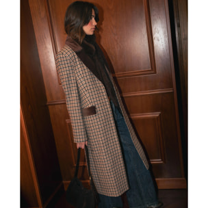Abrigo de cuadros con cuello de solapa